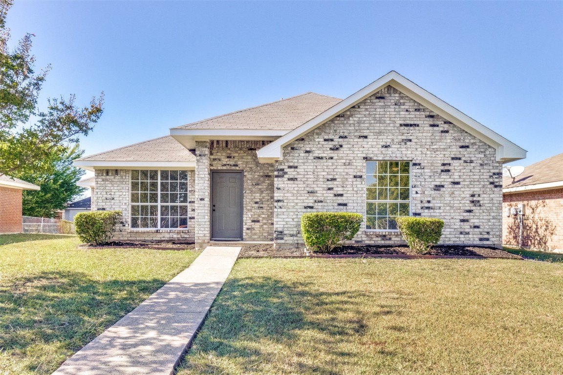 1307 Crosscreek Lane Seagoville TX 75159