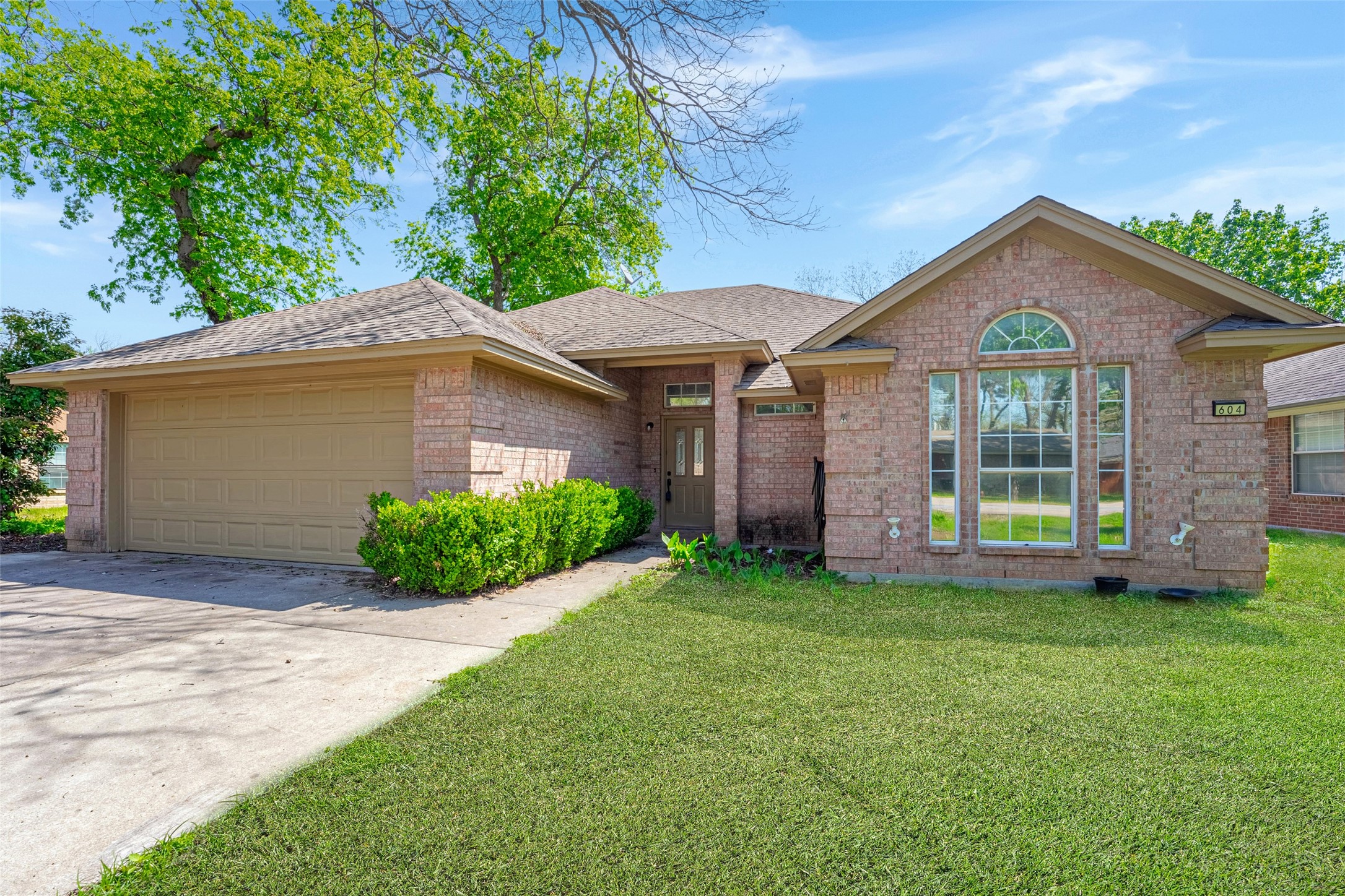 604 N Cherry Street Aubrey TX 76227