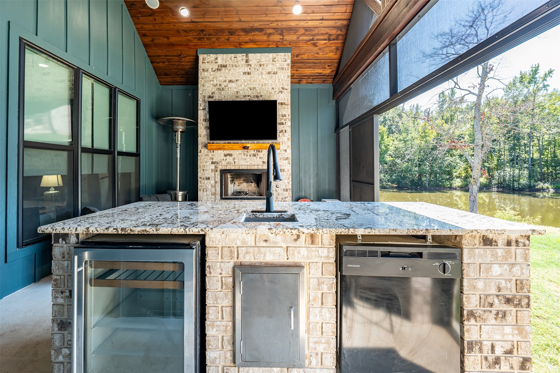150 Cr 2337 Mineola TX 75773