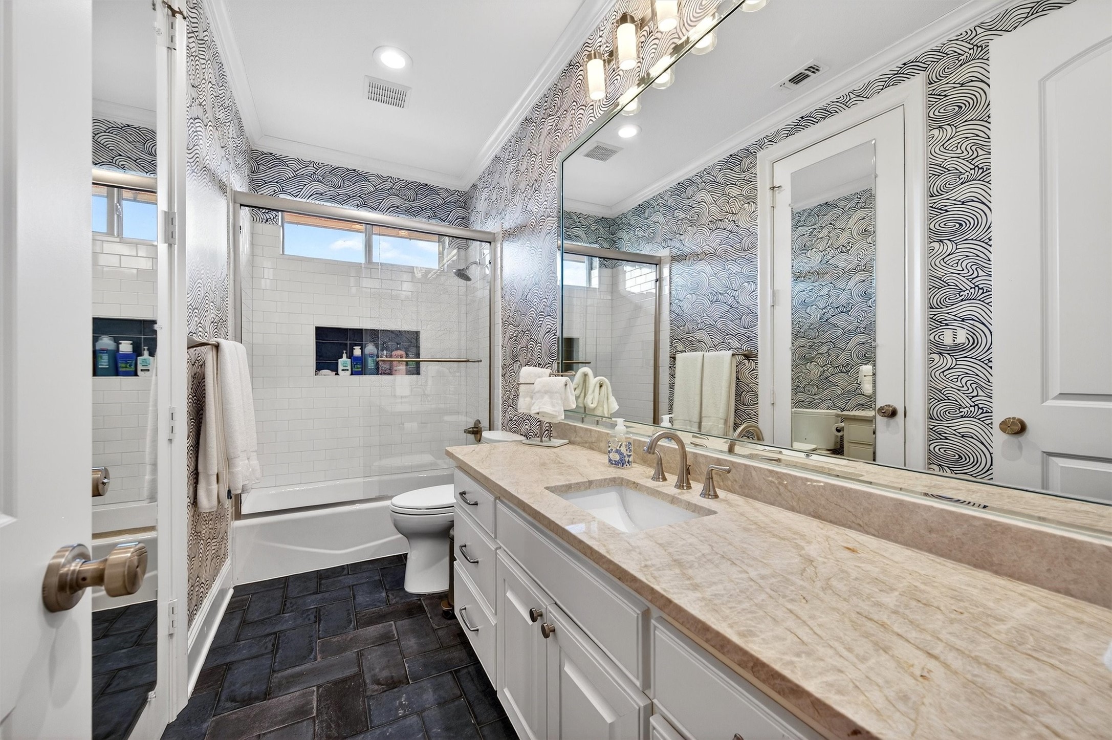 600 Kiowa Drive E Lake Kiowa TX 76240