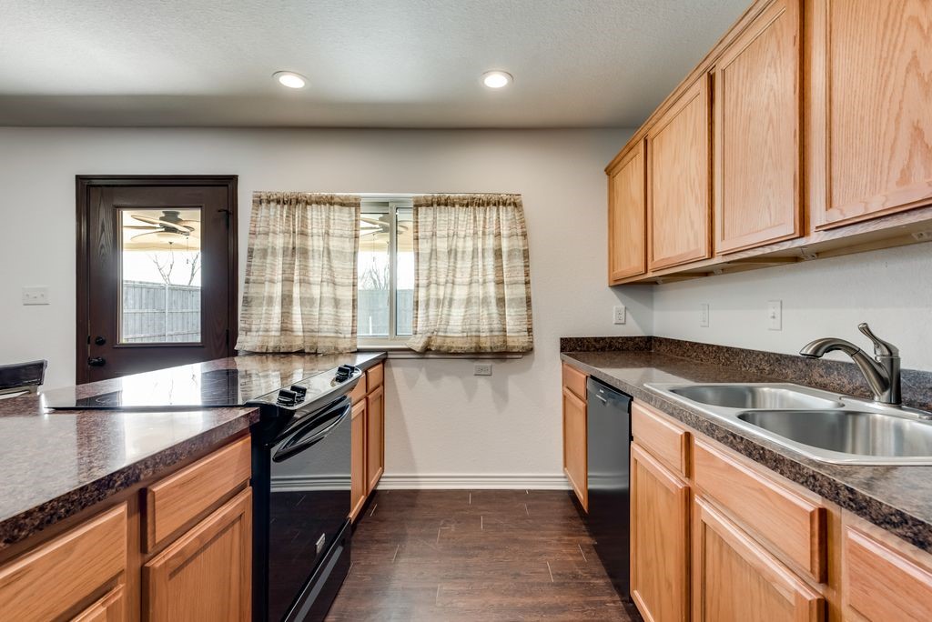 8302 Chesham Drive Rowlett TX 75088