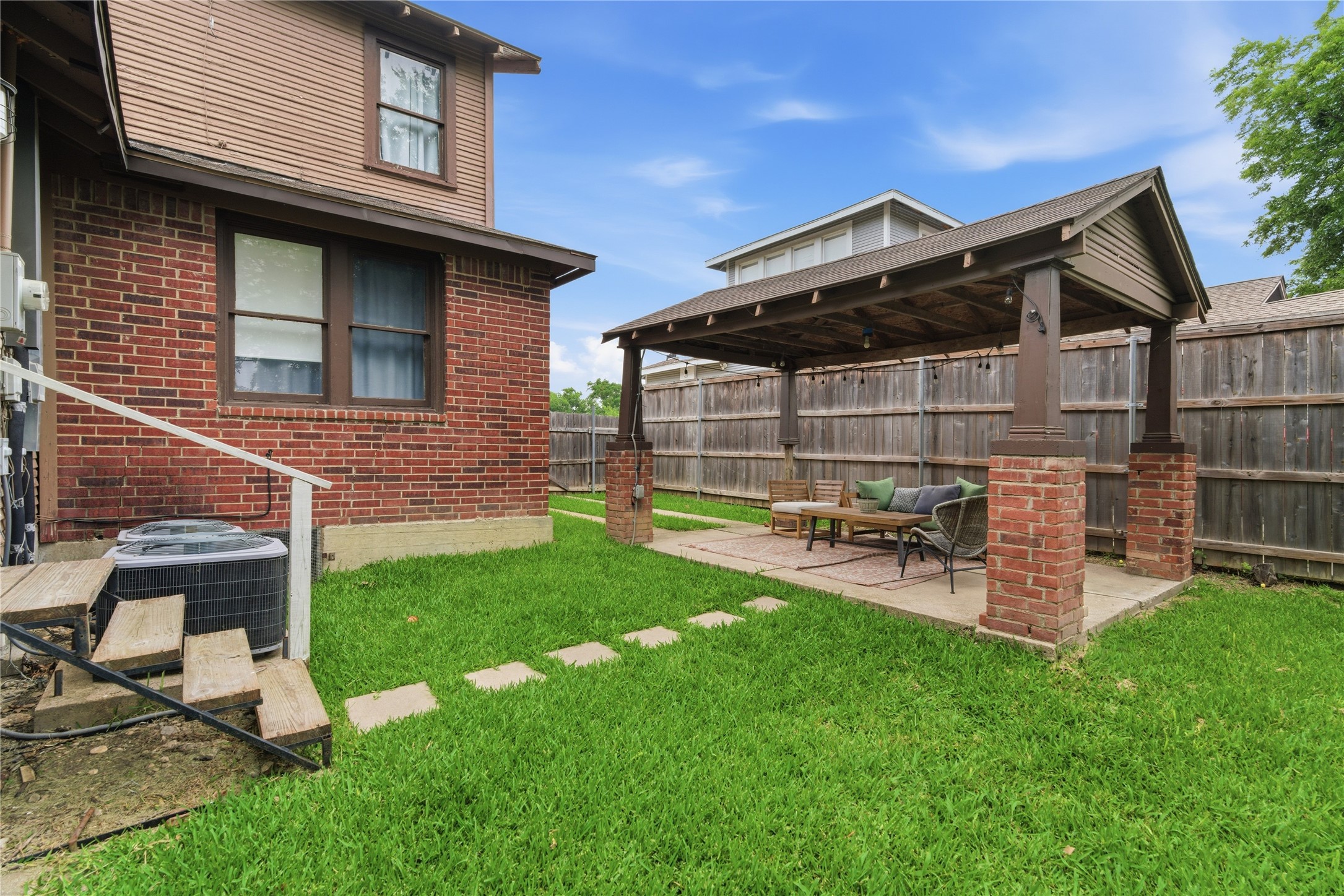 1120 E Terrell Avenue Fort Worth TX 76104