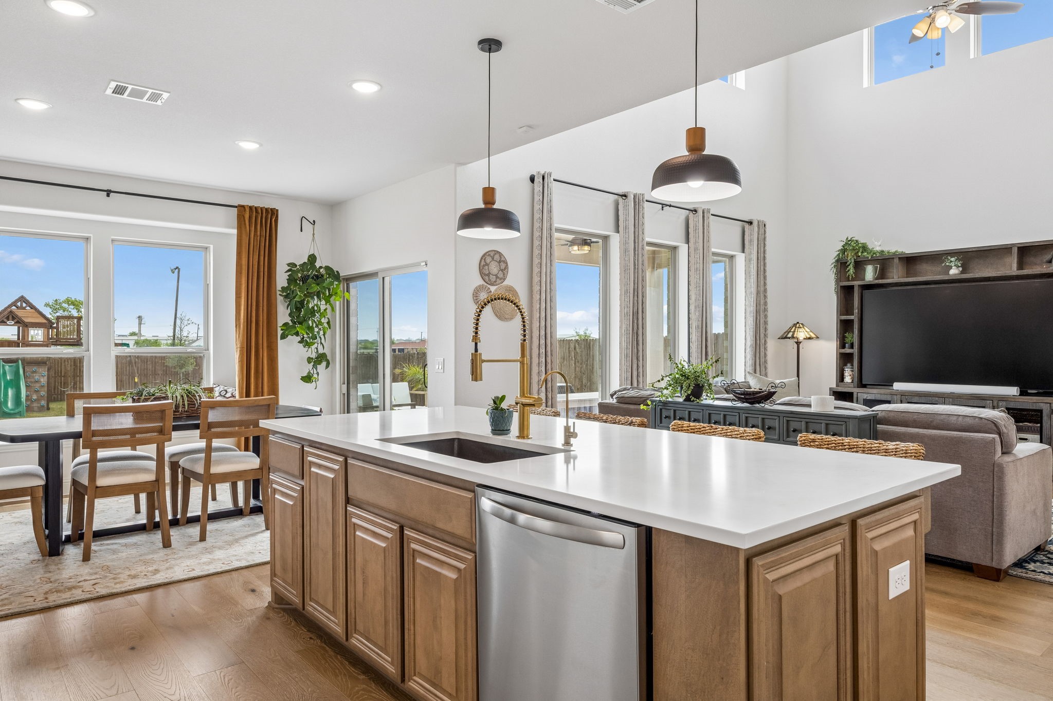 213 Lakewood Lane Ponder TX 76259