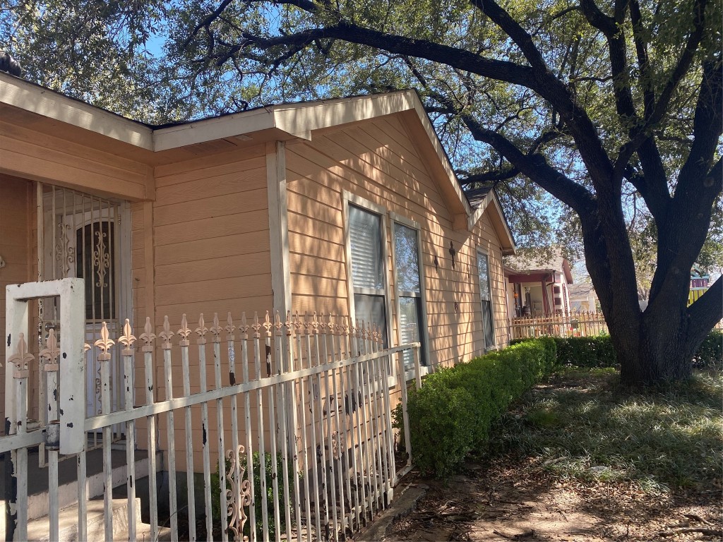 8209 Elam Road Dallas TX 75217