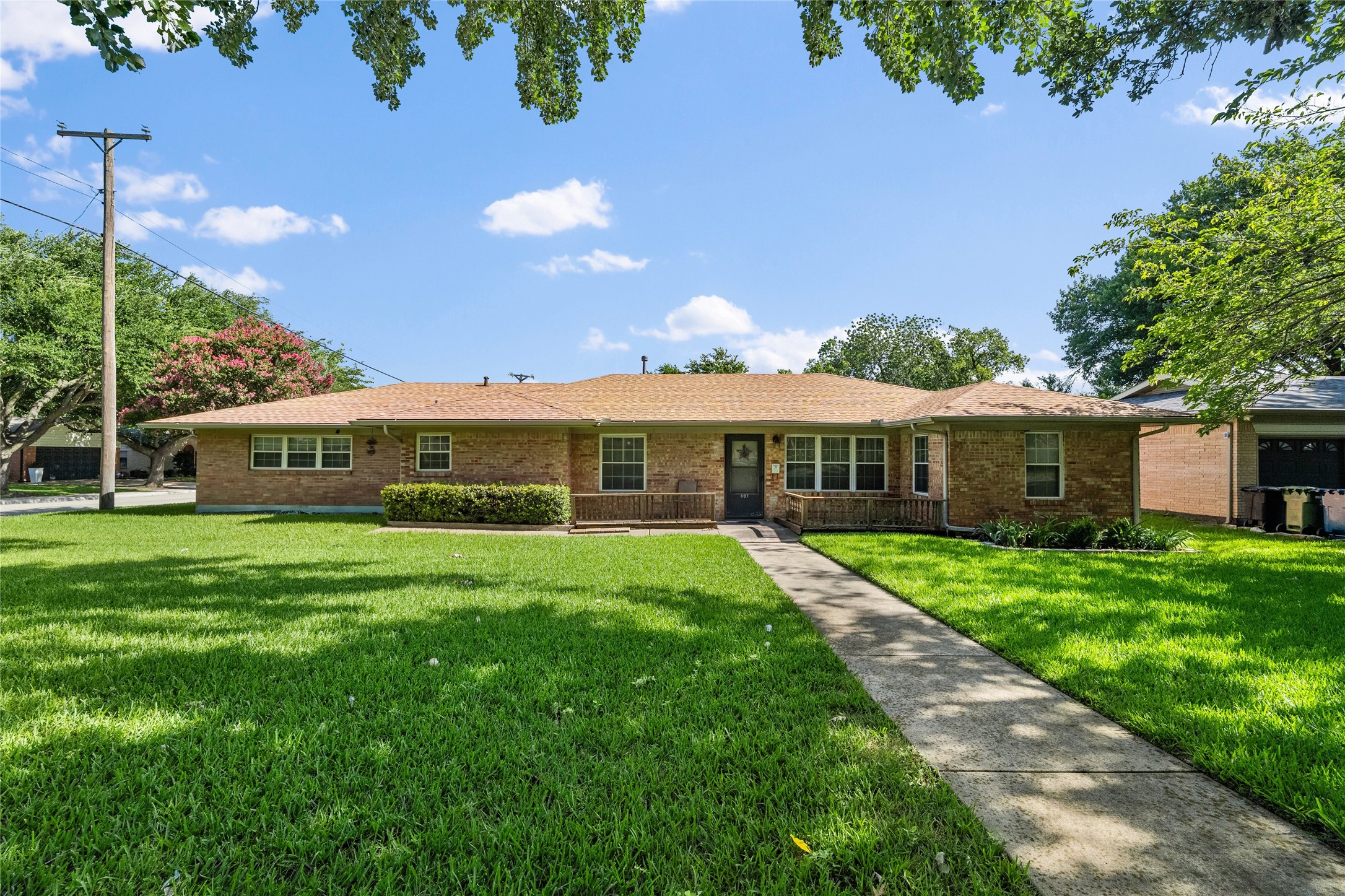 807 E Worth Street Grapevine TX 76051
