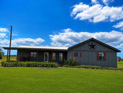 2515 Us Highway 77 Highway Lott TX 76656