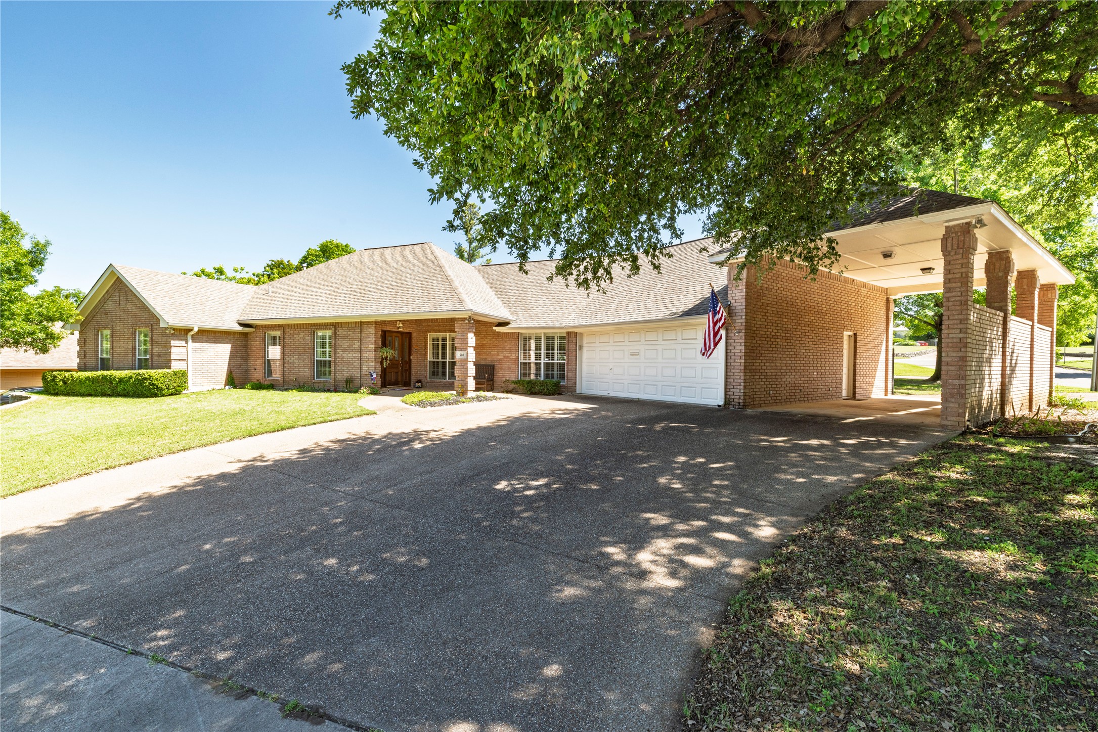 703 W Simmons Street Weatherford TX 76086