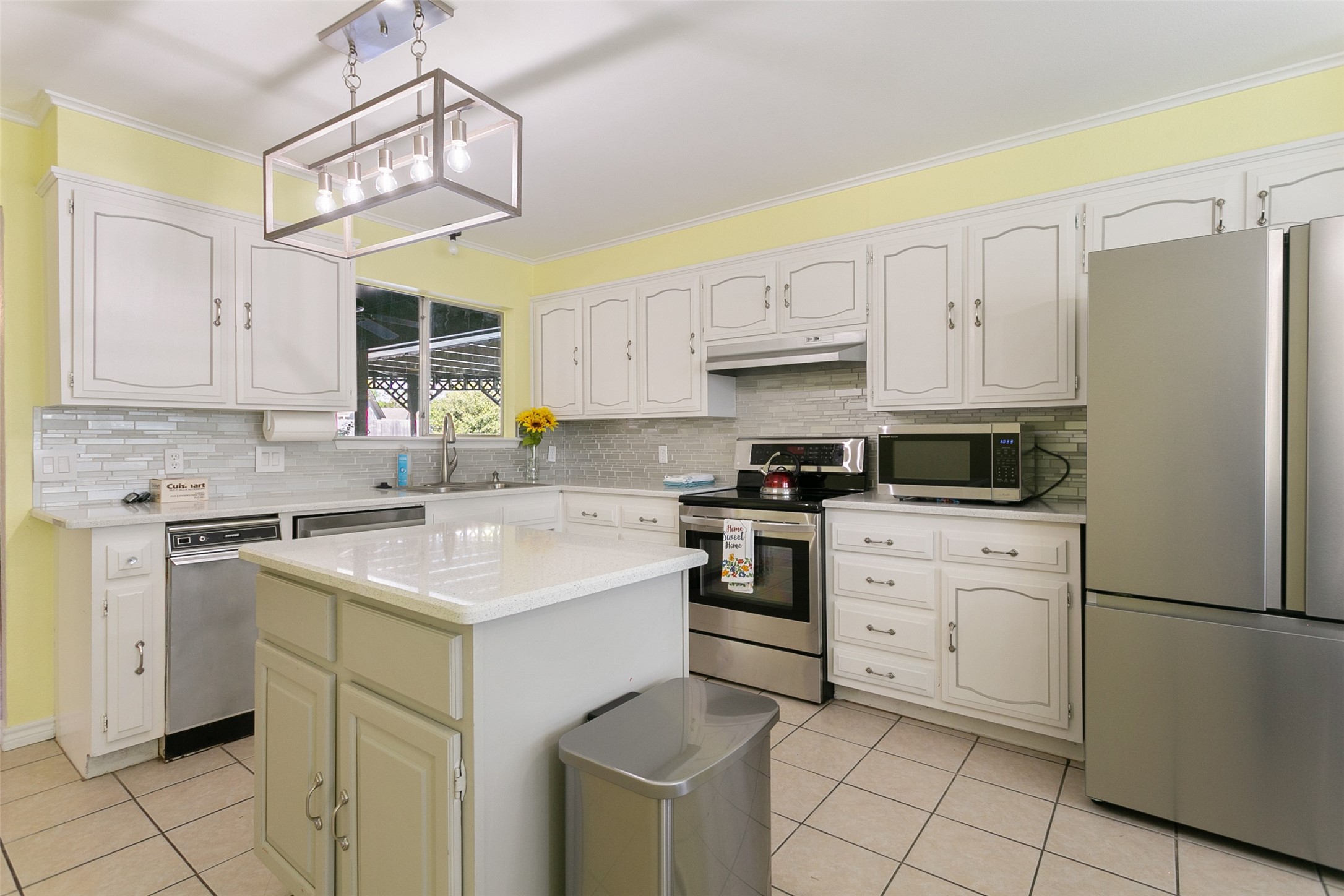 108 Haywood Drive Benbrook TX 76126