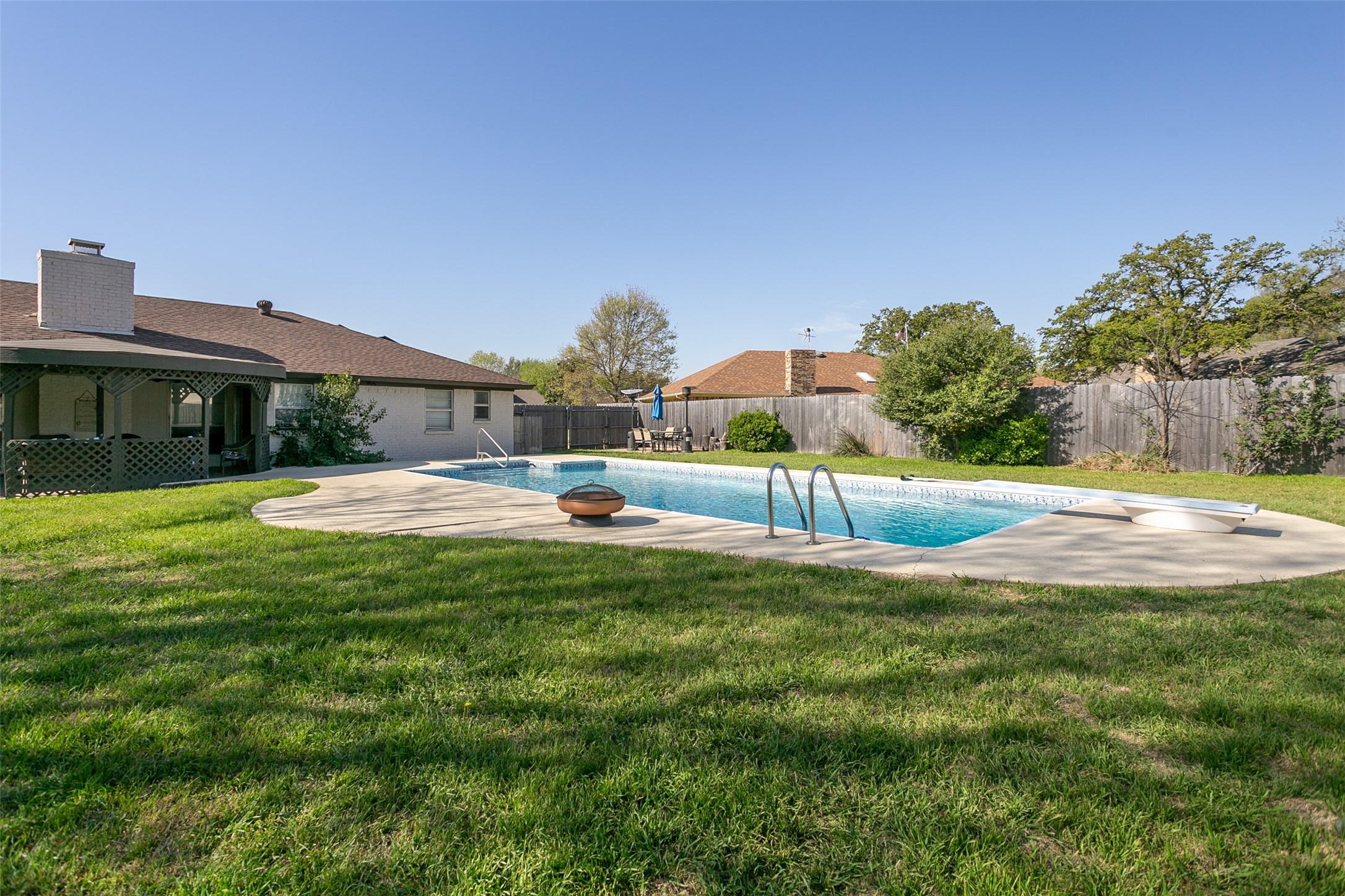 108 Haywood Drive Benbrook TX 76126