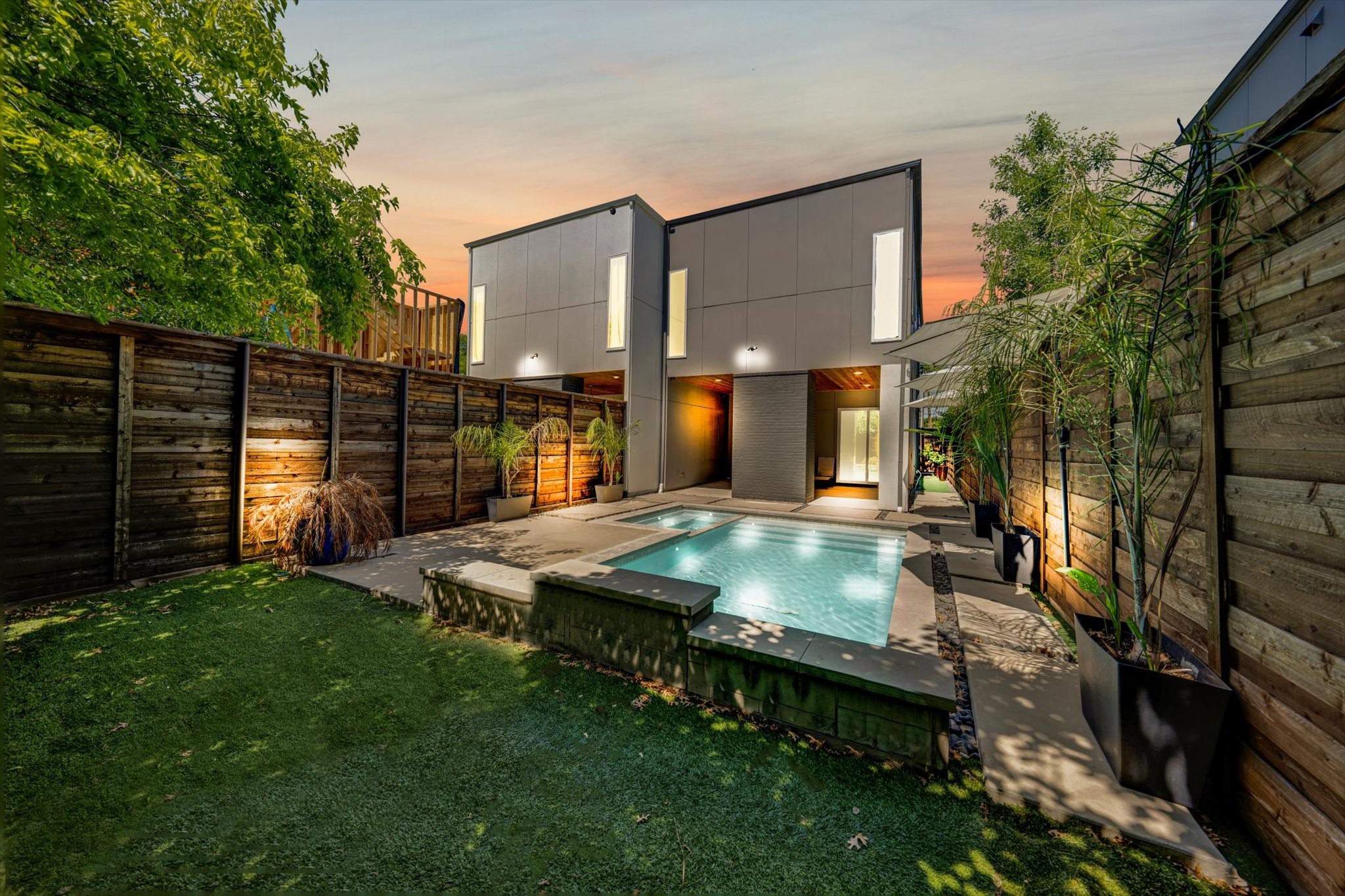 2105 Annex Avenue Dallas TX 75204