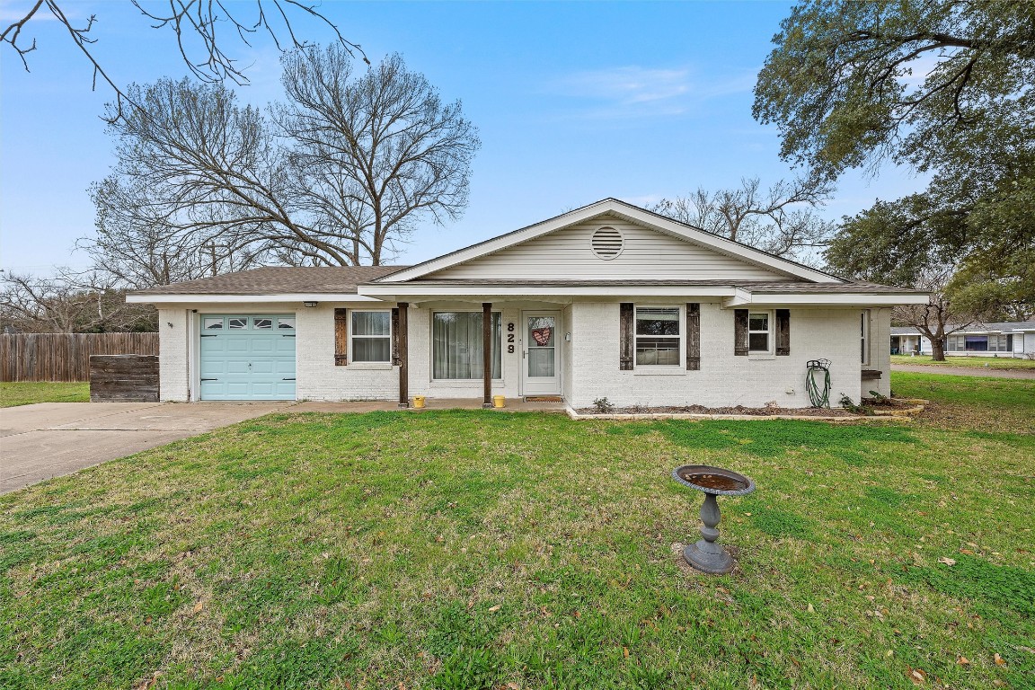 829 E Holly Lane Mexia TX 76667