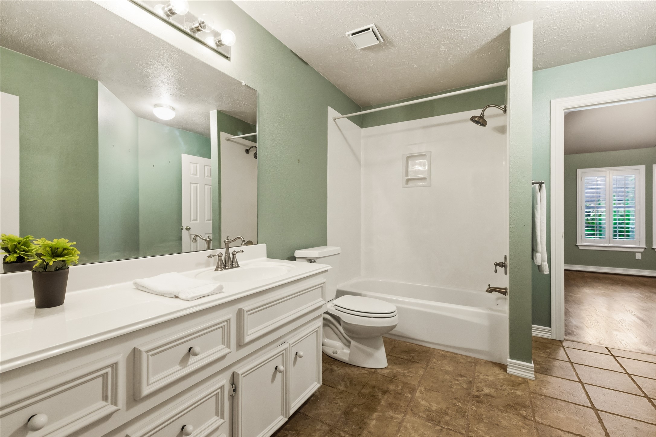 1112 Lakestream Drive Plano TX 75075