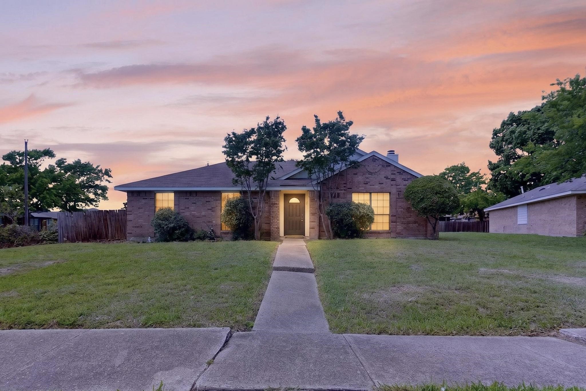 2305 Rockbluff Court Rowlett TX 75088
