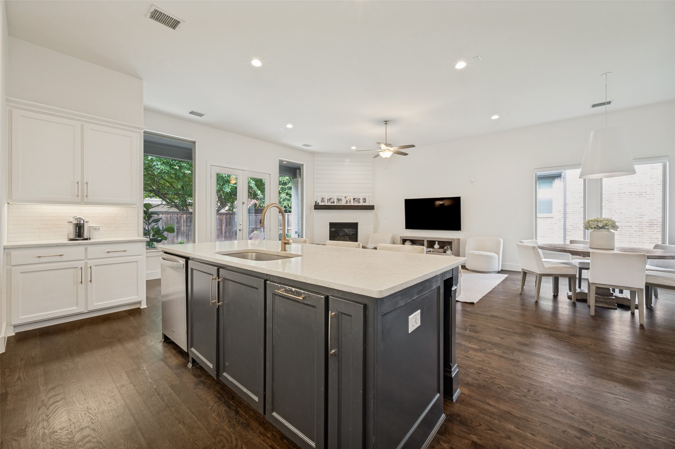 2213 Leslie Lane Mckinney TX 75072