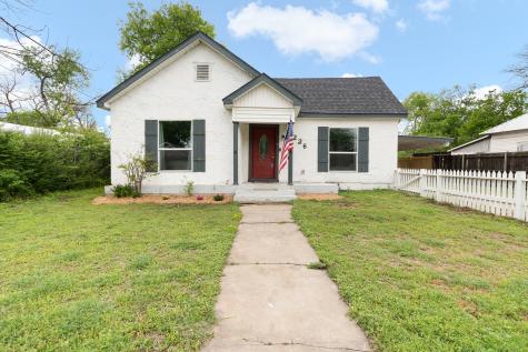 226 W Willingham Street Cleburne TX 76033