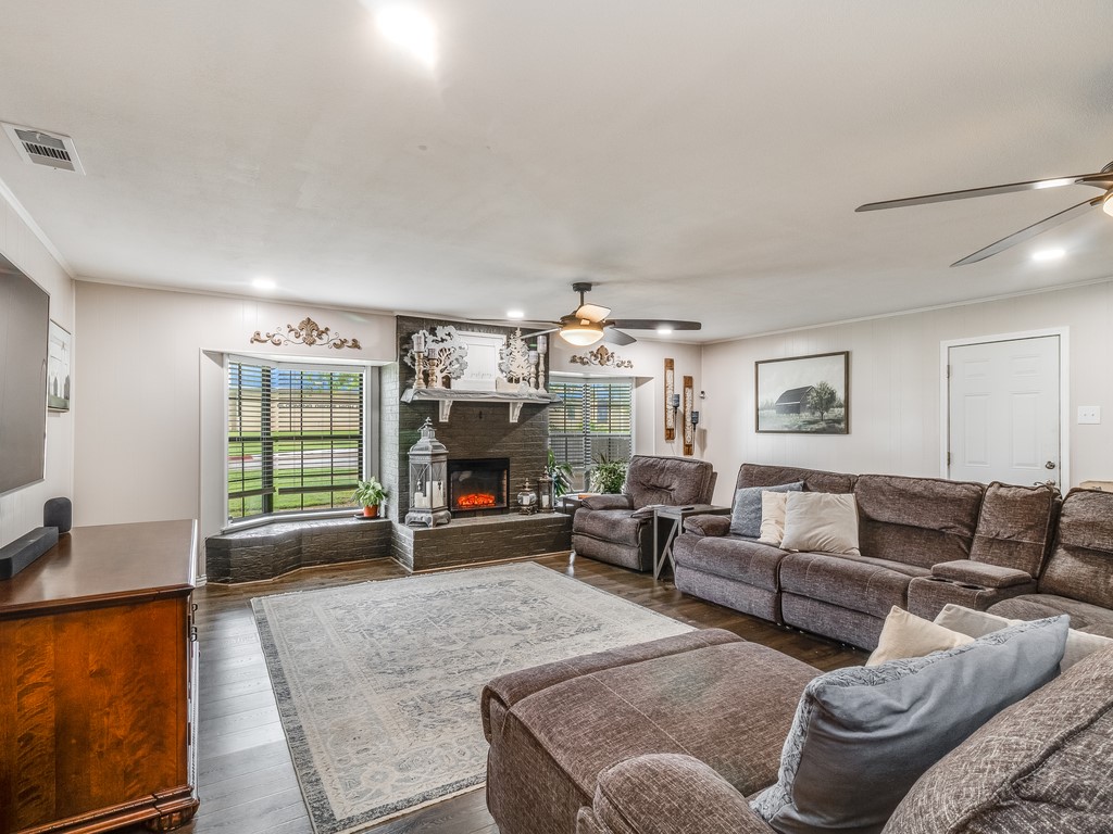 217 W Grady Street Blooming Grove TX 76626