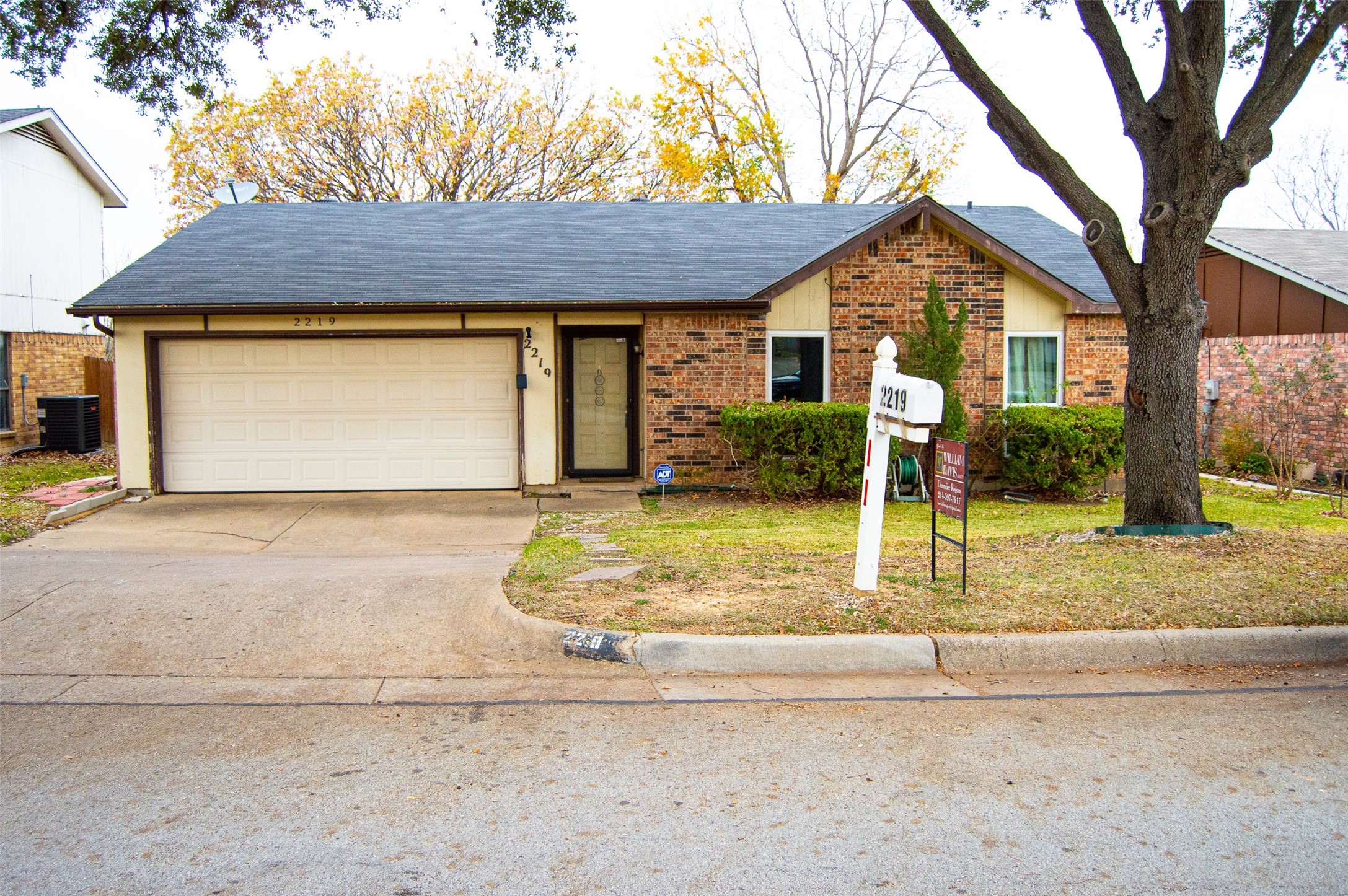 2219 Newbury Drive Arlington TX 76014