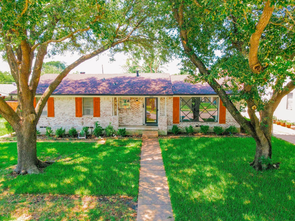2517 Blanton Street Dallas TX 75227