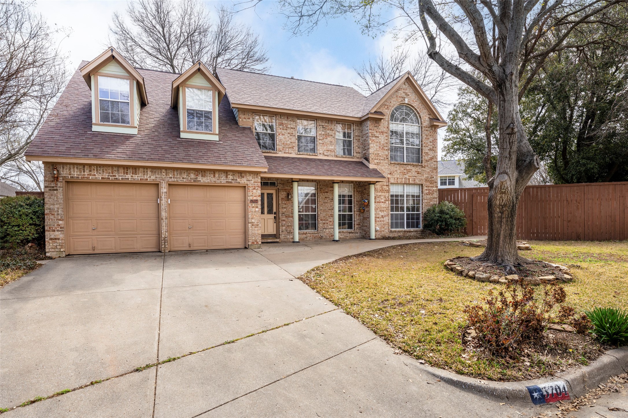 5704 Champion Court Arlington TX 76017