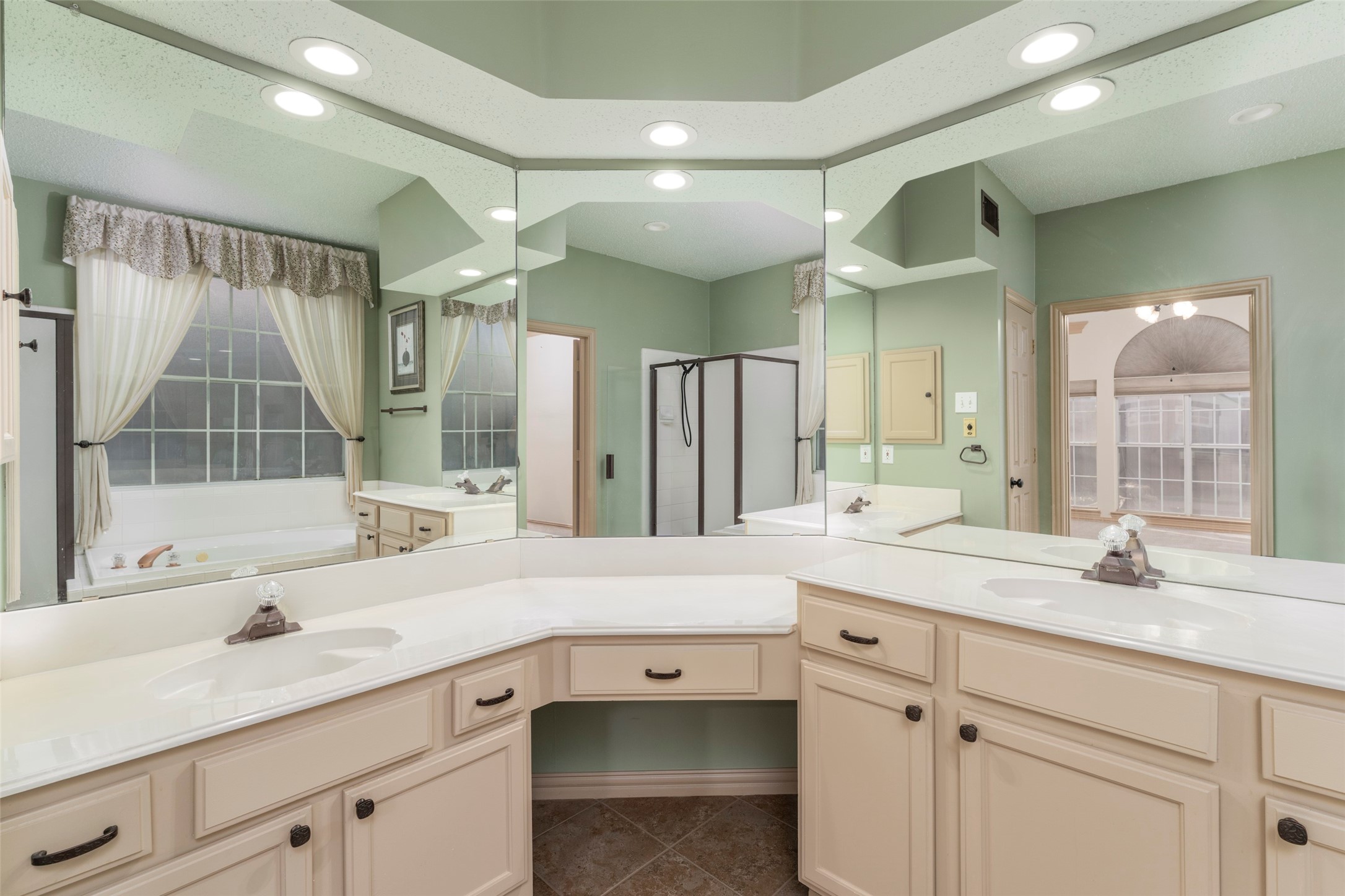 5704 Champion Court Arlington TX 76017