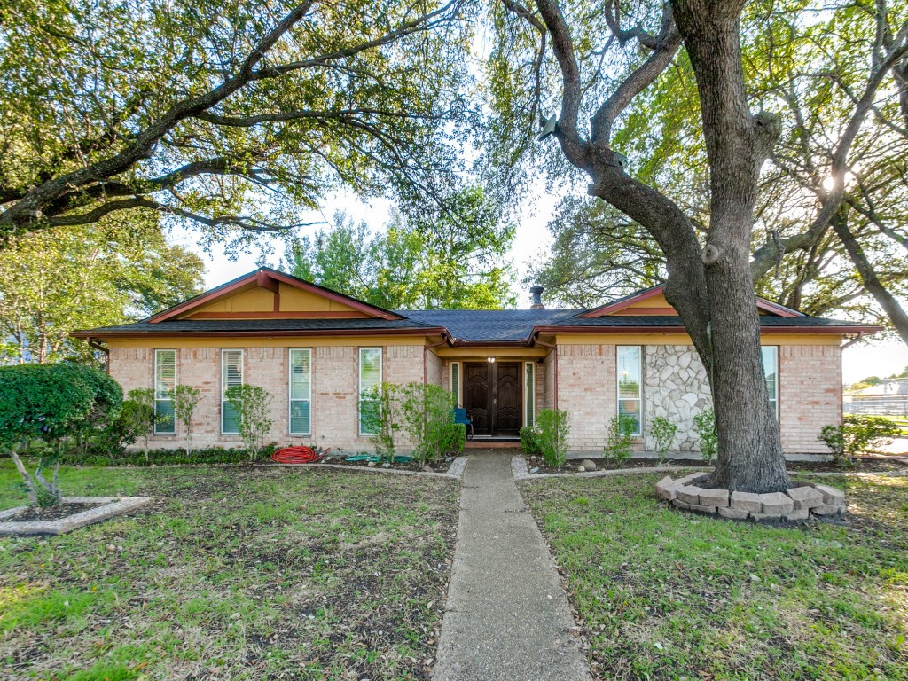 402 Colonial Drive Garland TX 75043