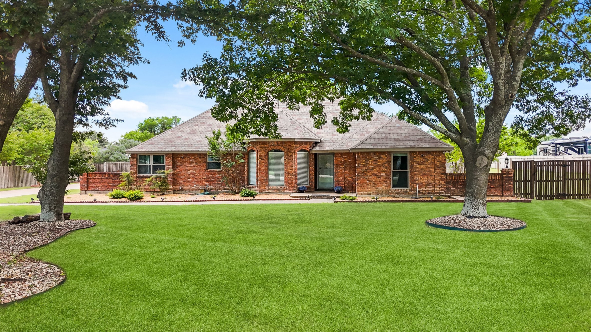 909 Valley View Avenue Red Oak TX 75154