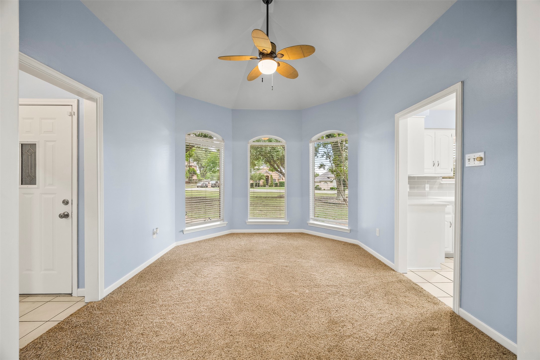 909 Valley View Avenue Red Oak TX 75154