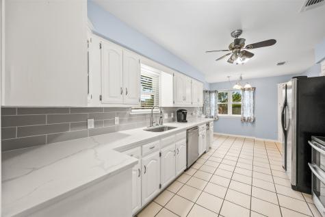 909 Valley View Avenue Red Oak TX 75154