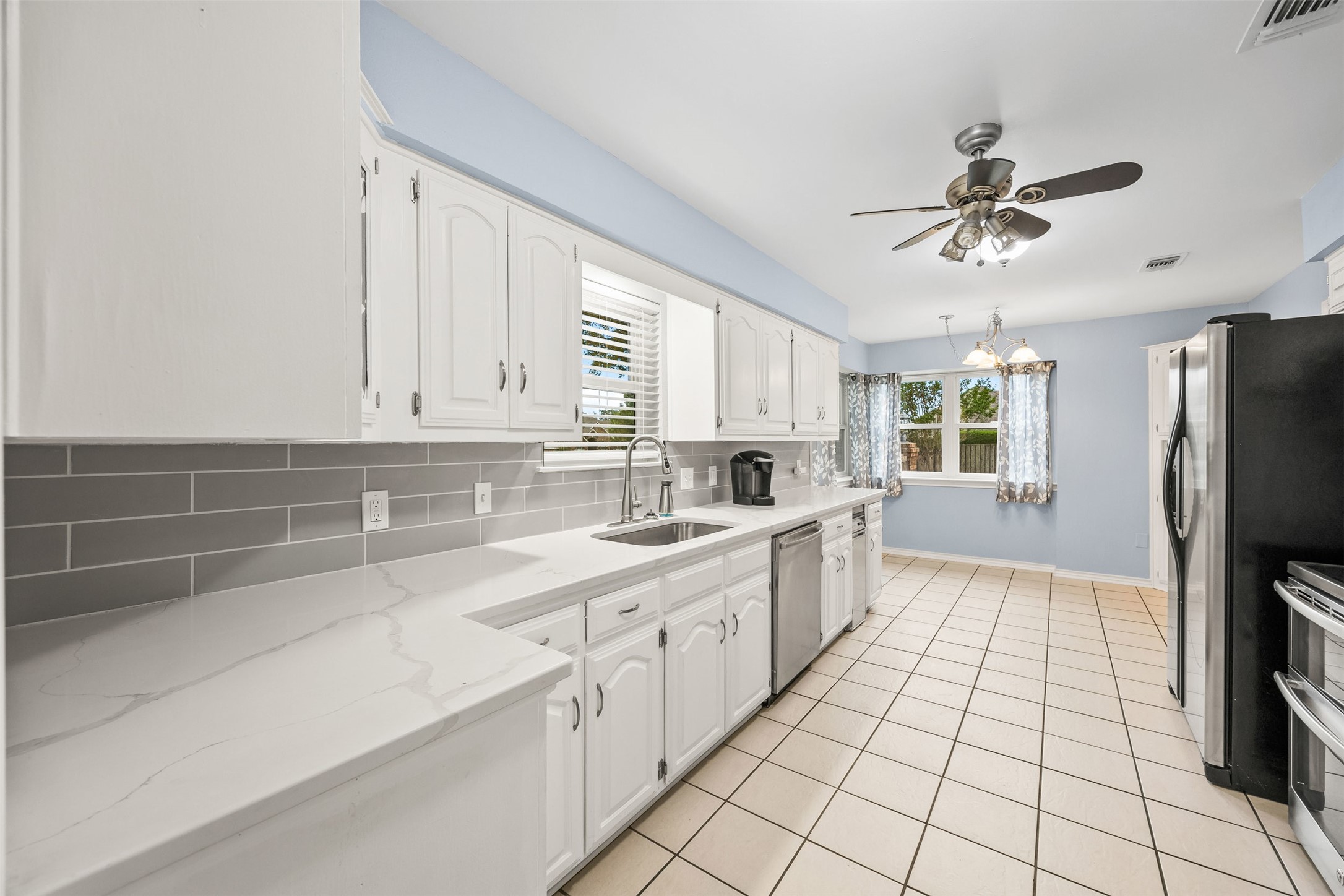 909 Valley View Avenue Red Oak TX 75154