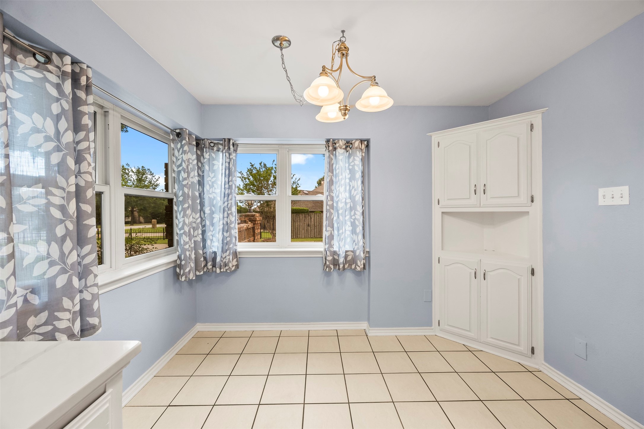 909 Valley View Avenue Red Oak TX 75154