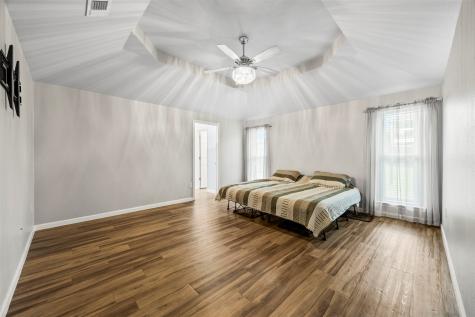 909 Valley View Avenue Red Oak TX 75154