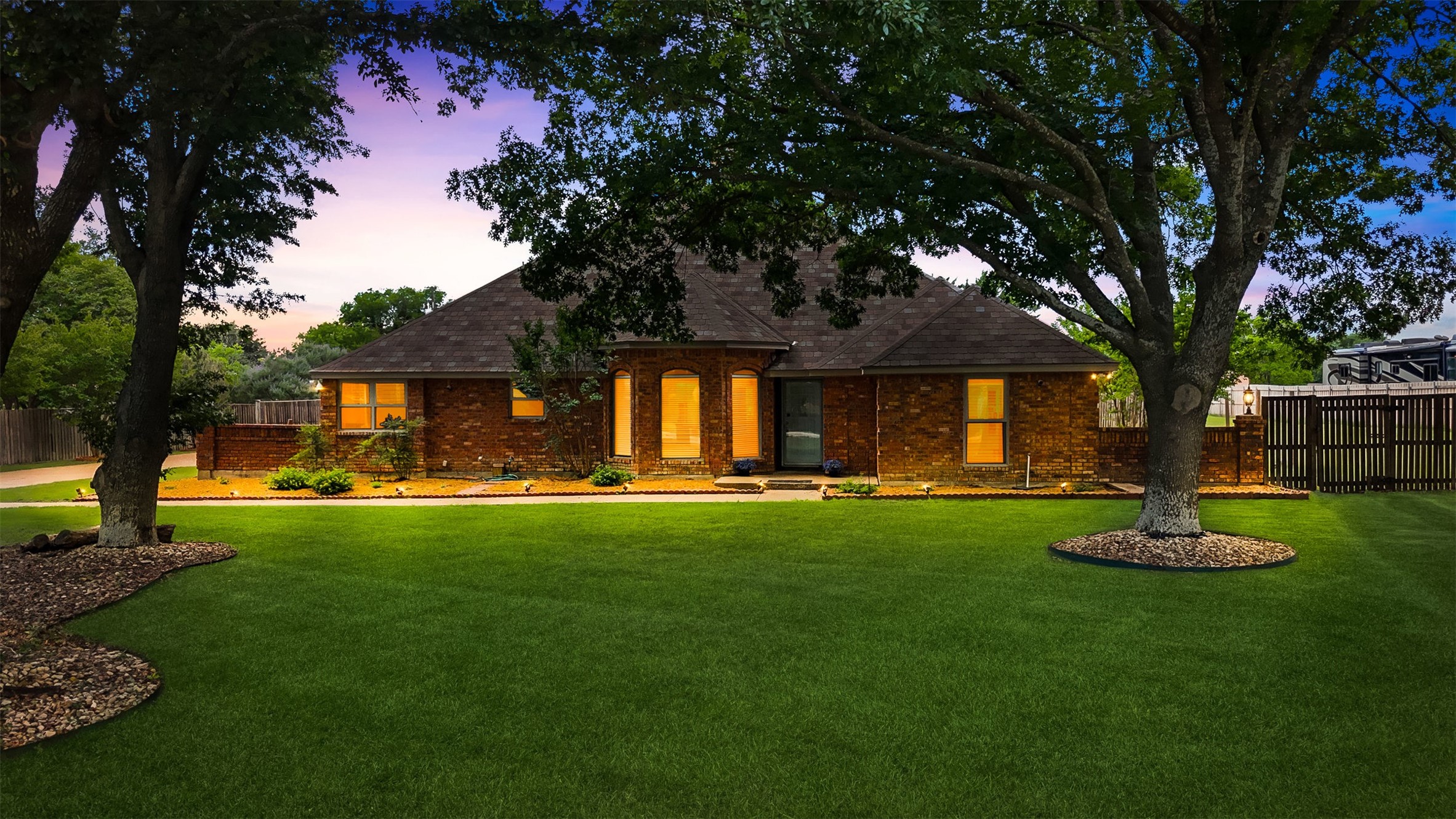 909 Valley View Avenue Red Oak TX 75154