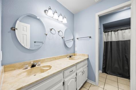 909 Valley View Avenue Red Oak TX 75154