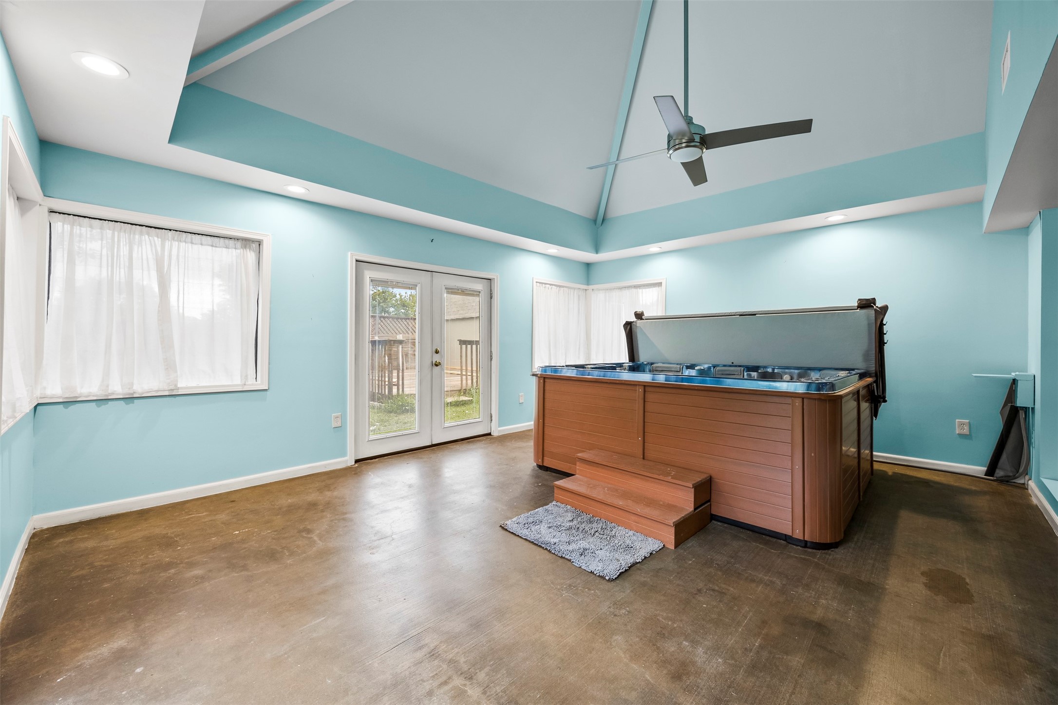 909 Valley View Avenue Red Oak TX 75154