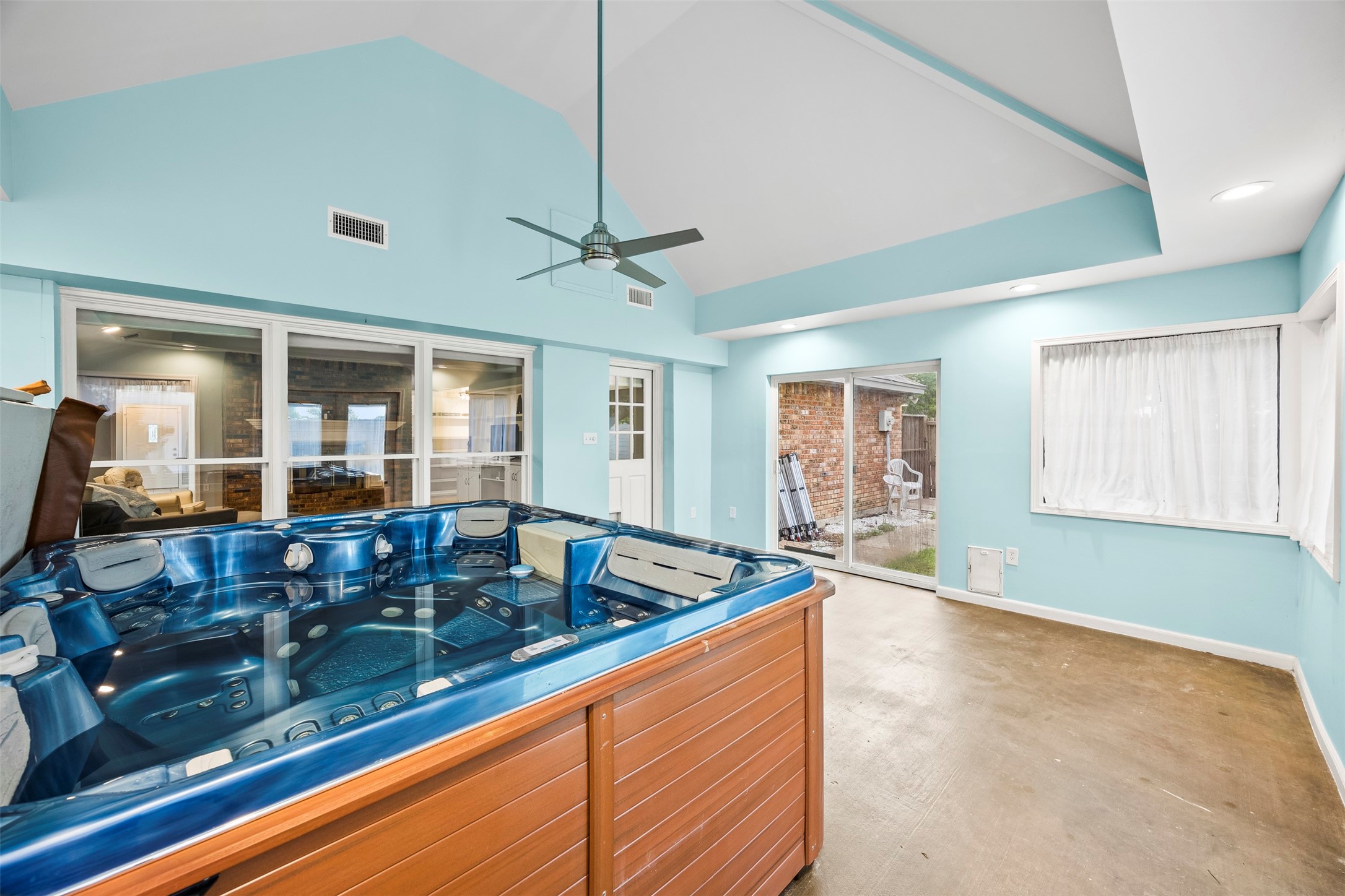 909 Valley View Avenue Red Oak TX 75154