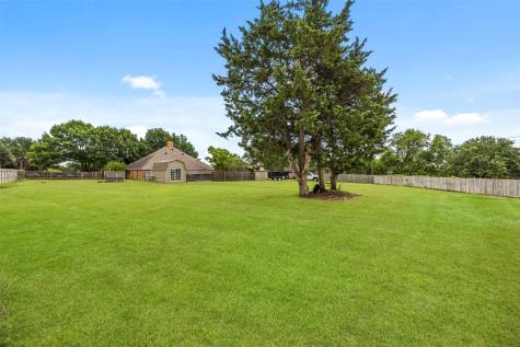 909 Valley View Avenue Red Oak TX 75154