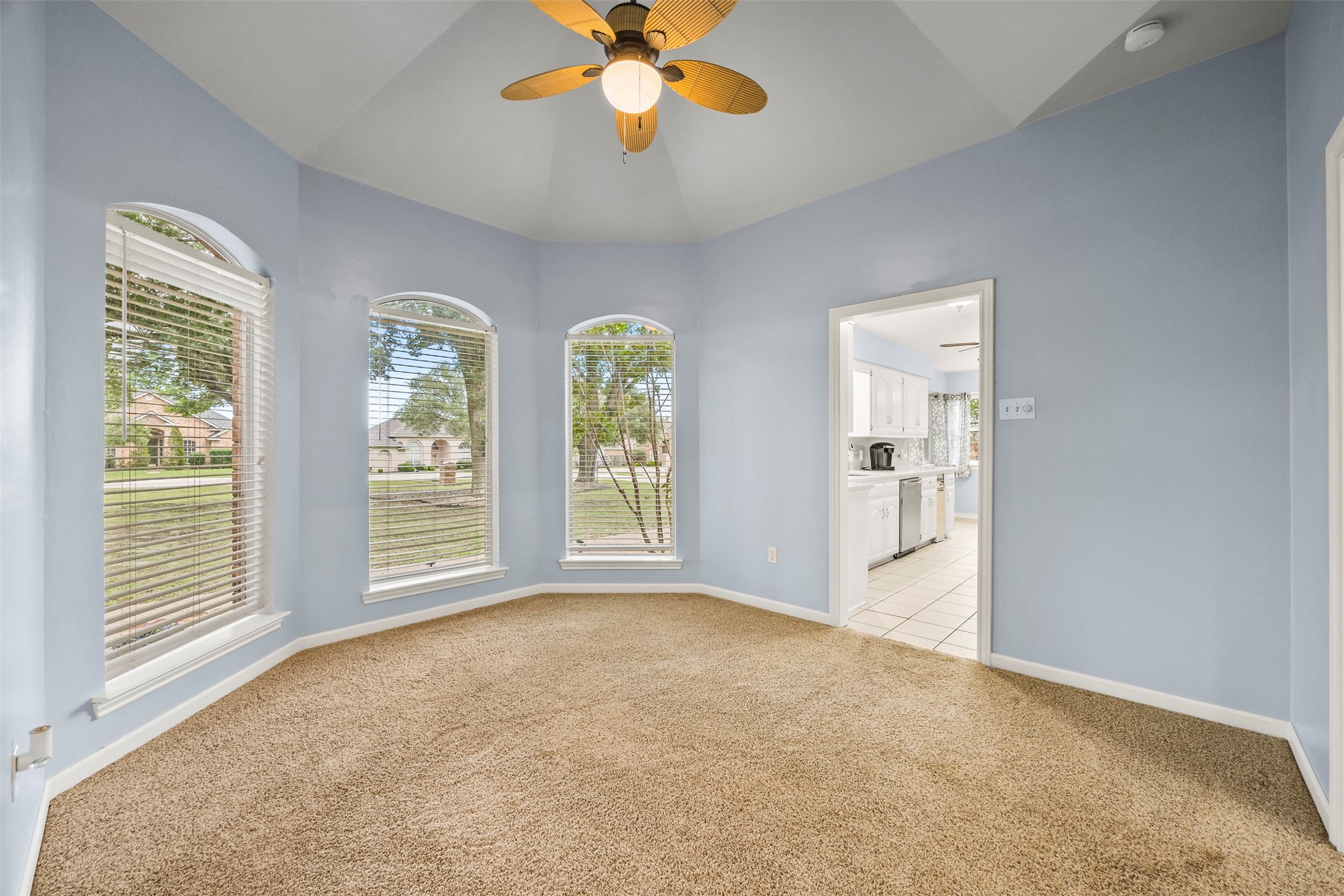 909 Valley View Avenue Red Oak TX 75154