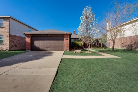 1443 Queen Annes Drive Burleson TX 76028