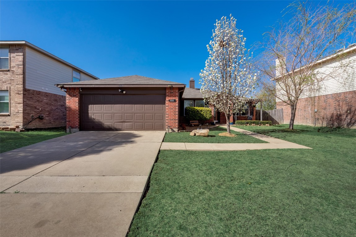 1443 Queen Annes Drive Burleson TX 76028