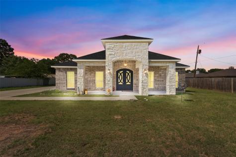 11101 Leeper Drive Balch Springs TX 75180