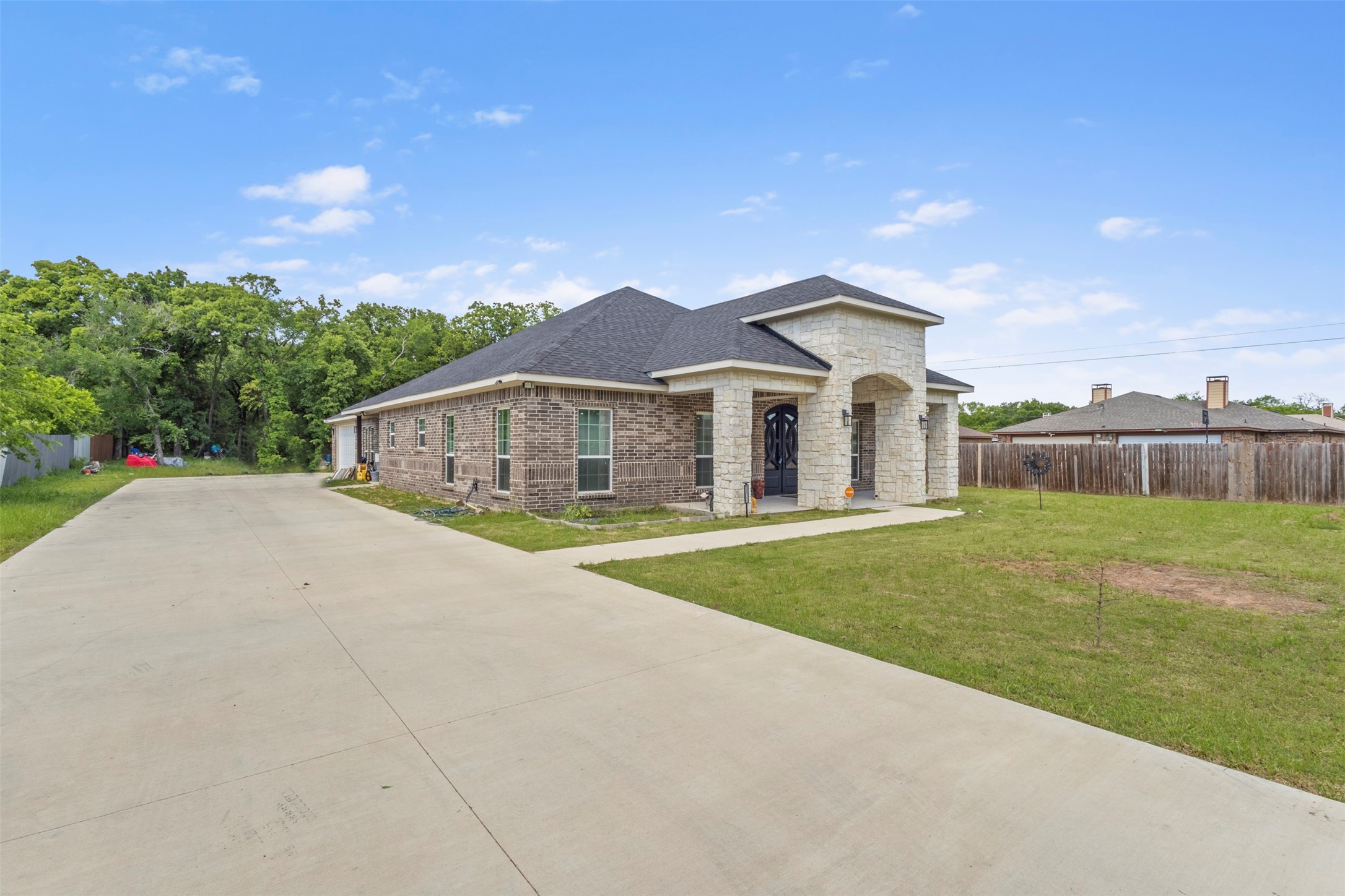 11101 Leeper Drive Balch Springs TX 75180