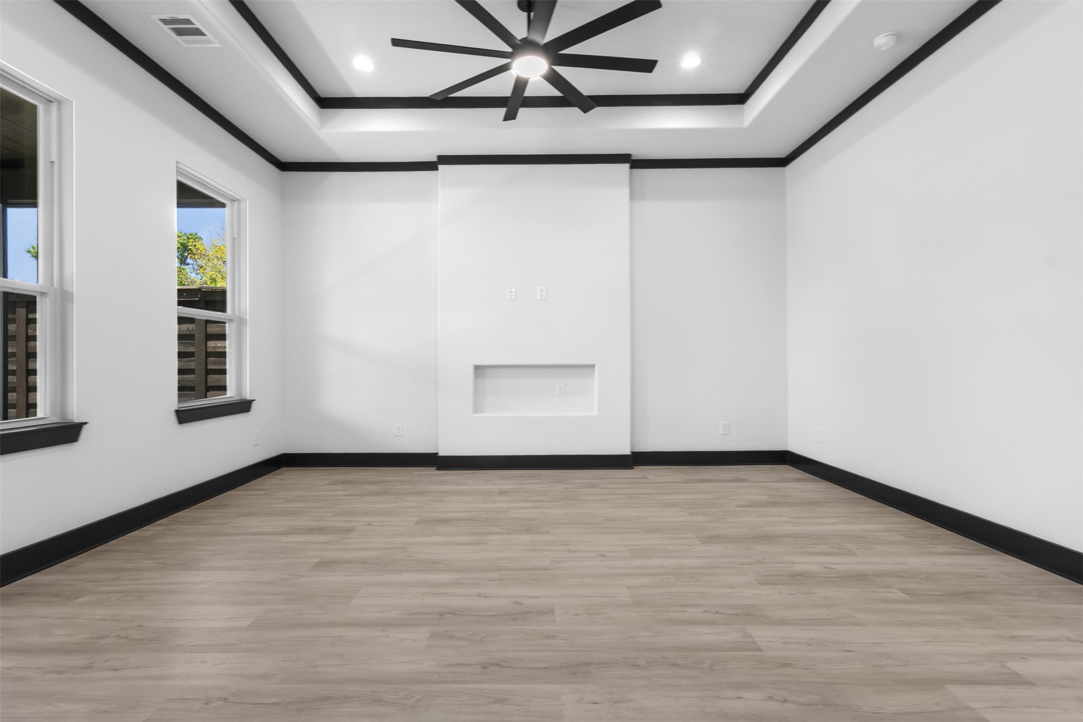 613 N Dwight Avenue Dallas TX 75211