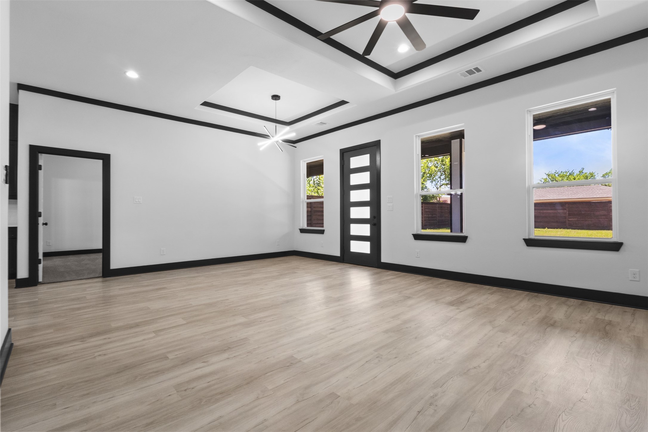 613 N Dwight Avenue Dallas TX 75211