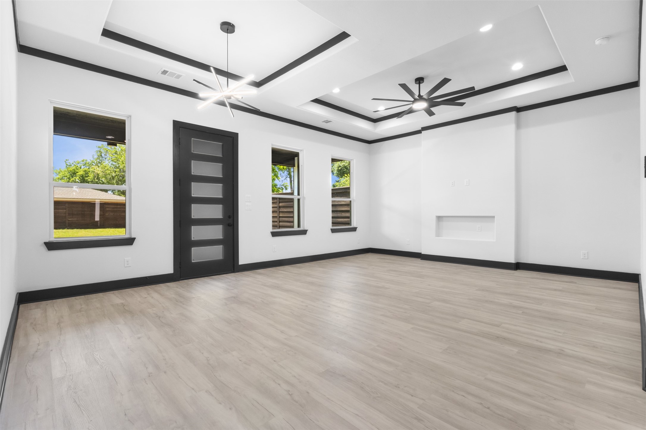 613 N Dwight Avenue Dallas TX 75211