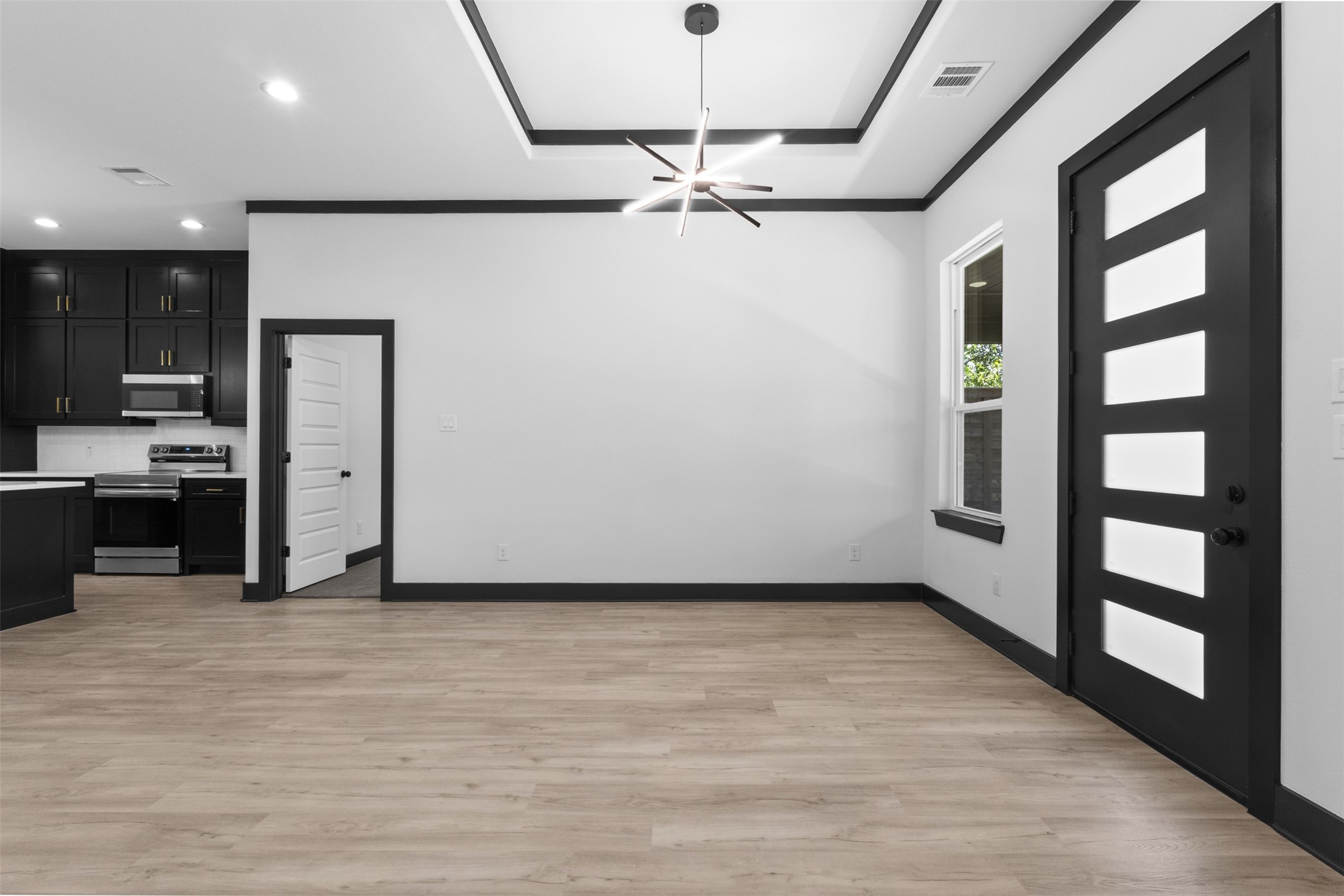613 N Dwight Avenue Dallas TX 75211