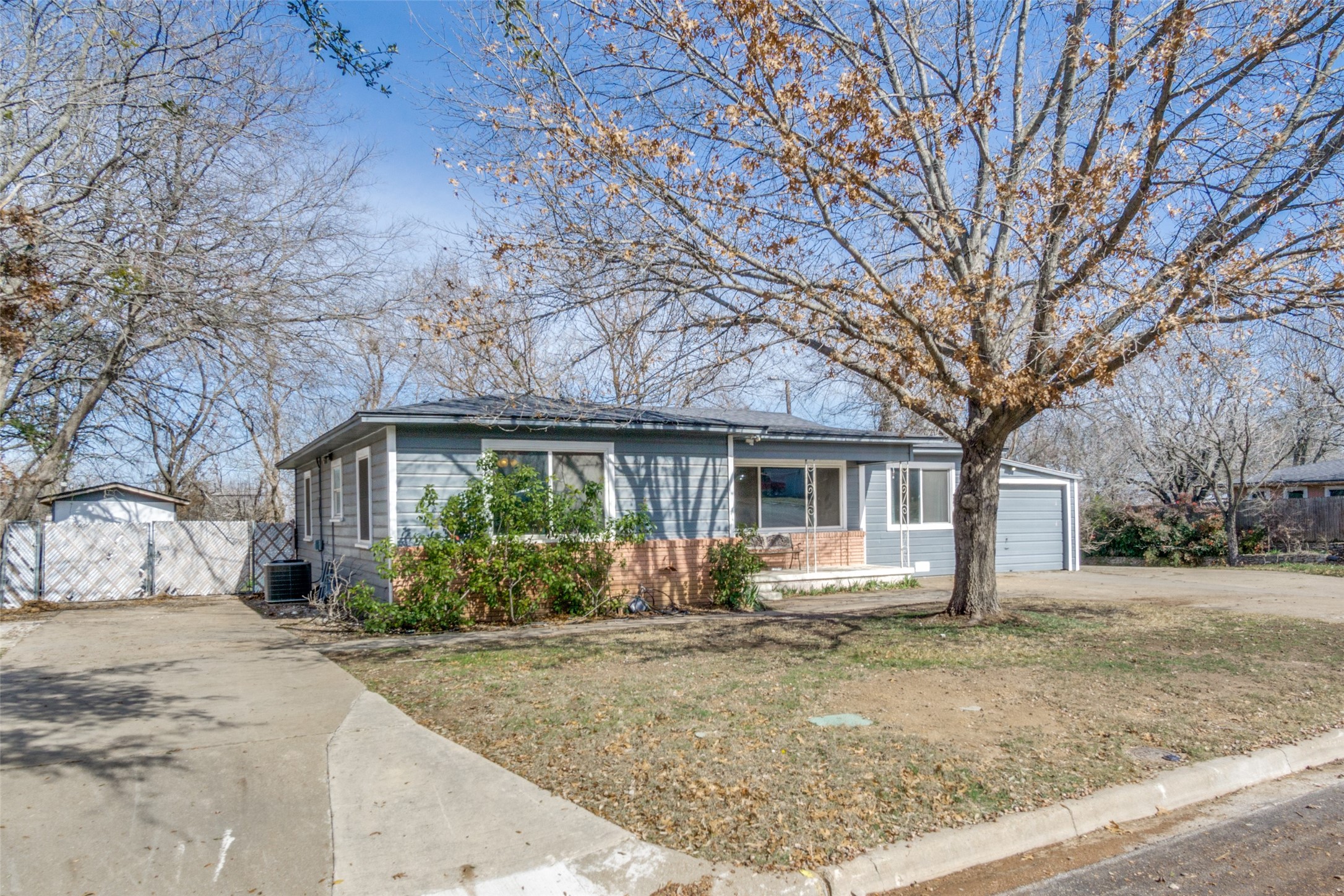1402 W Water Street Weatherford TX 76086
