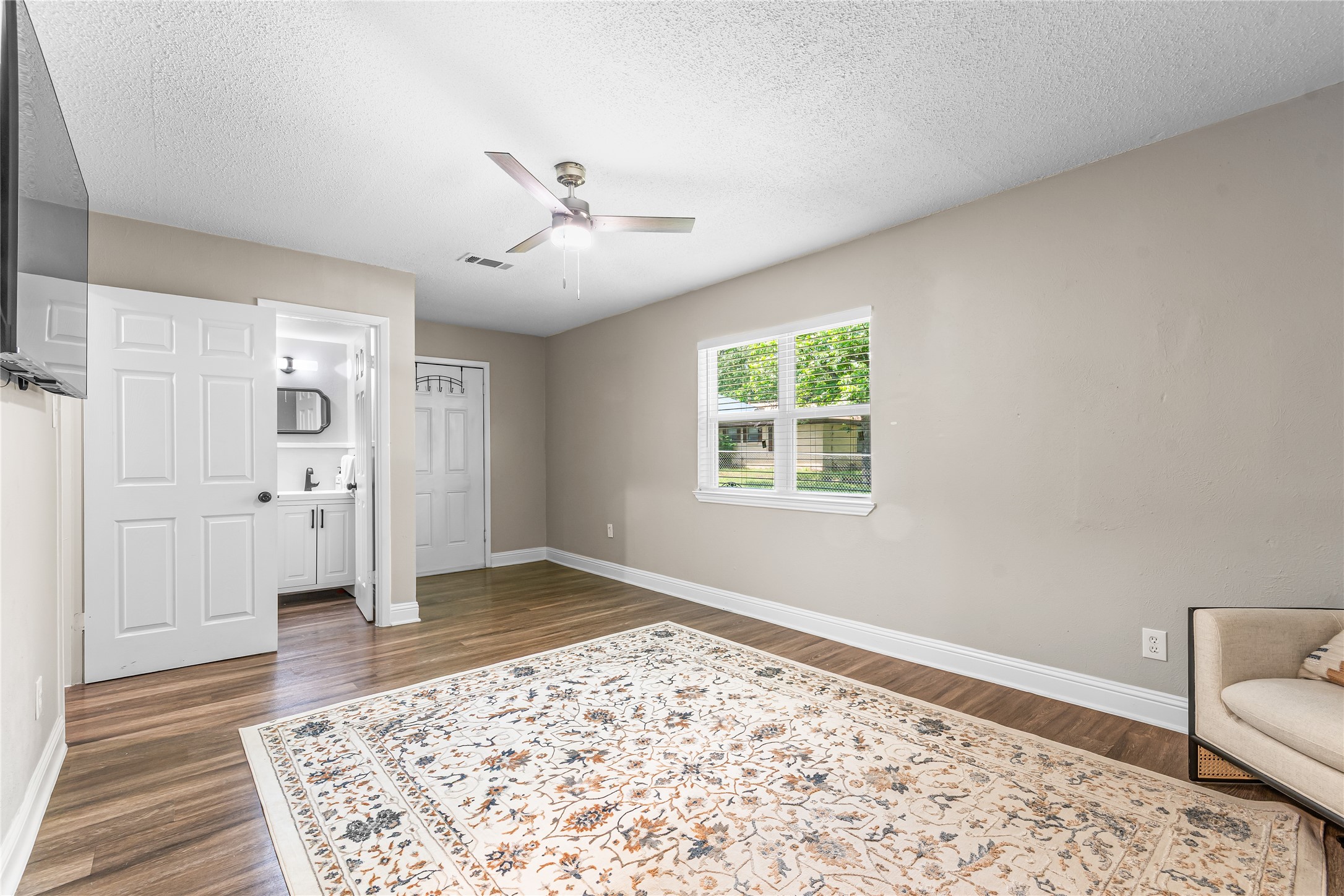 436 Ball Street Grapevine TX 76051