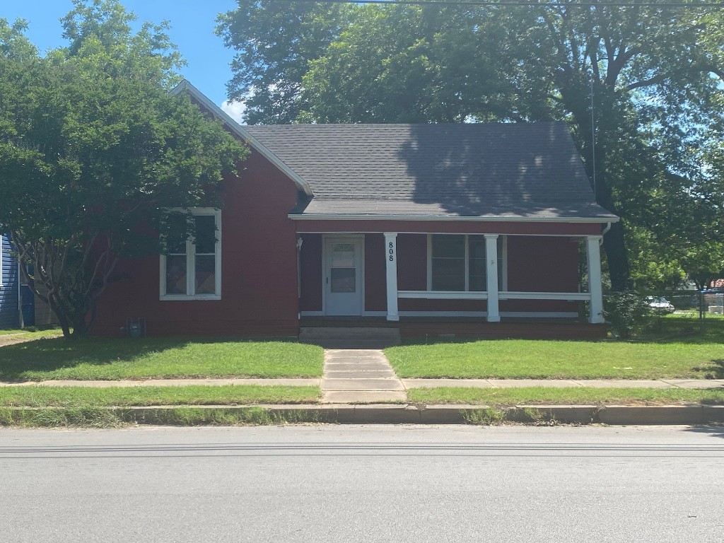 808 N Anglin Street Cleburne TX 76031