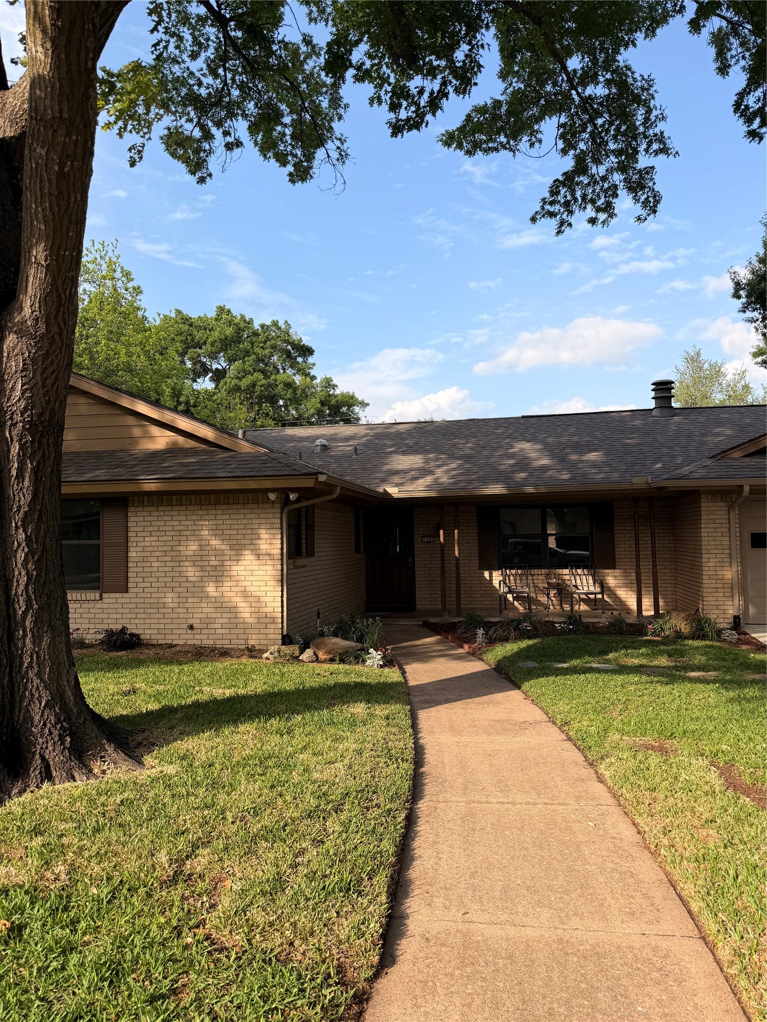 1202 Red Oak Ennis TX 75119