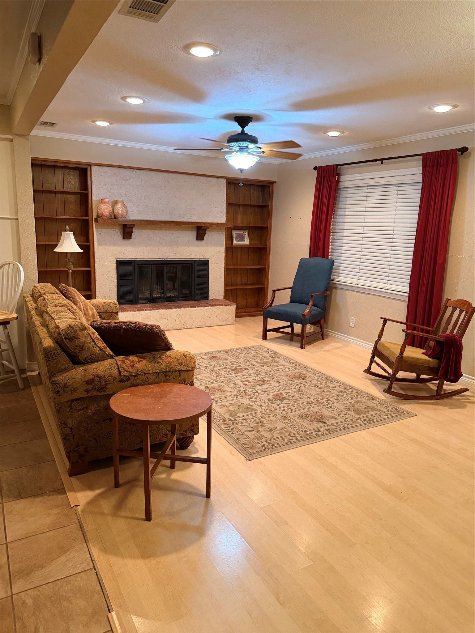 1202 Red Oak Ennis TX 75119
